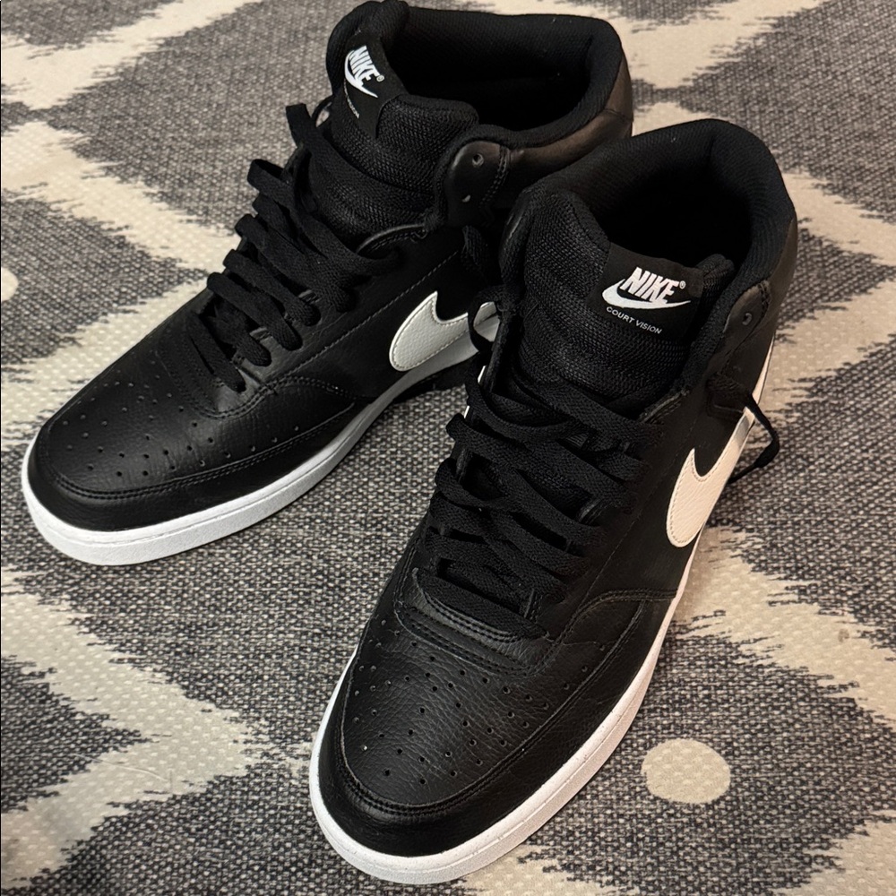 Nike Men's Black and White High-Top Sneakers